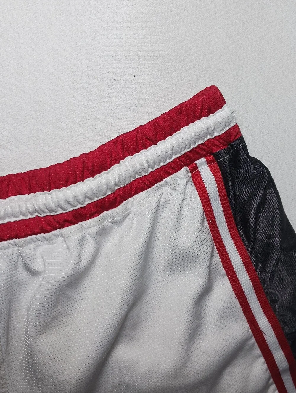 Ultra Game NBA Mens Chicago Bulls Mesh Basketball Shorts XL White Red
